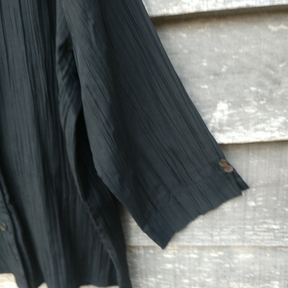 SOLD!!!!  White Stag Women's Blouse Button Front Wavy Fancy Black   XL  (16-18) - Picture 3 of 9